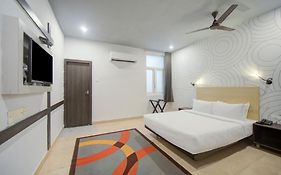Spot On Everest Hotel